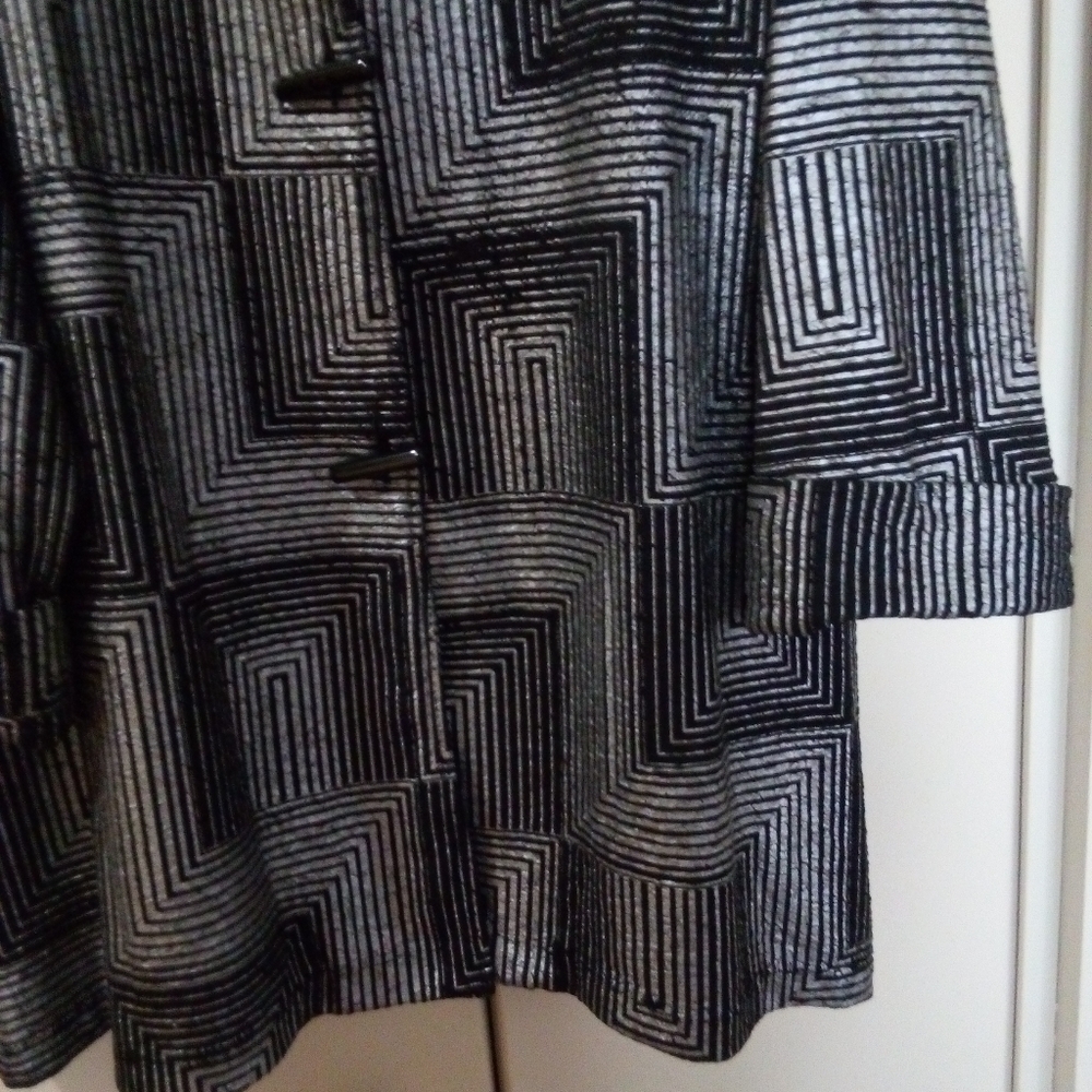 Women's Jacket - Picture 4 of 14